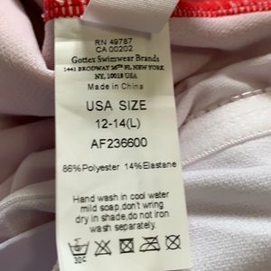 WOMAN  SWIM  IN RED  SIZE L.—12-14